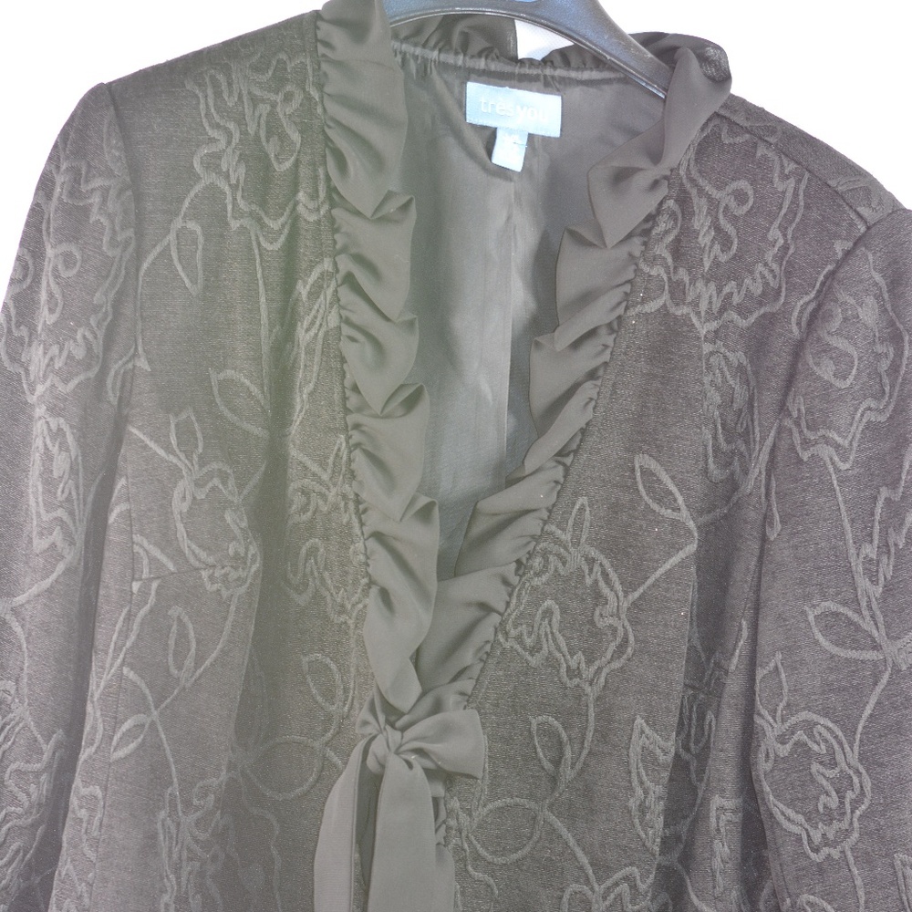 Black Jacket with Frills SZ L Tres You